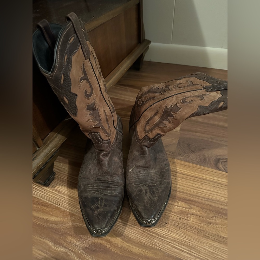 Men’s cowboy boots size 9